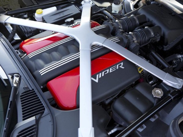 Само че големият му обем означаваше, че въртящият момент е наличен по всяко време. По права линия този автомобил можеше да скрие шапката на коя да е суперкола. А последните версии имаха дори по-голям агрегат, с 8.4 литра обем.
