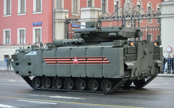 Тази по-съвременна пехотна машина е снабдена с необитаемия боен модул Епоха. Има автоматично 57-милиметрово оръдие, четири противотанкови рактетни комплекса Корнет, картечница ПКТМ и подвижна ракетна установка Булат с 8 малогабаритни ракети, предвидени за стрелба по малки и по-леко бронирани цели. 
