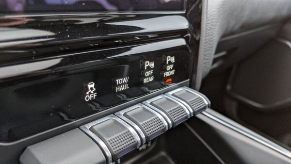 Асистентът за ремарке е полезна опция, както и автоматичният помощник при паркиране