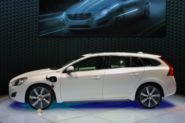  Volvo V60 Plug-In Hybrid