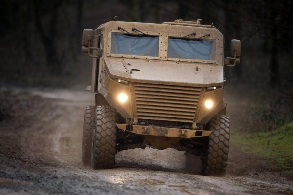 Foxhound - английска военна машина, създадена с помощта на McLaren и BMW