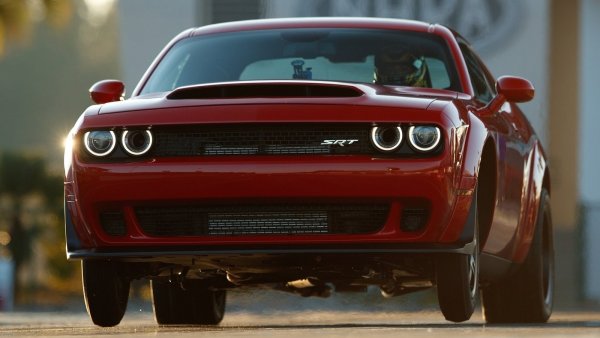 Смело може да се каже, че това е най-безумният автообил, произвеждан някога в Щатите. Всъщност, той си е "гражданска" версия на драгстер, тъй като представлява типична машина от този клас. Вътре има само 1 седалка, а гумите Nitto са направени имено за драгстери. Двигателят е 6,2-литров V8, като има механичен компресор с обем 2,7 литра, като всички основни компоненти са заменени със специално направени за тази кола.

На стандартен бензин Demon предлага 808 к.с. и 972 Нм, а на специален (100 октана) - 844 к.с. и 1044 Нм. При стартиране натоварването е рекордно за "граждански" модел - 1,8g, а ускорението от 0 до 96 км/ч (60 мили по американските стандарти) отнема 2,3 секунди. Разстоянието от 402 метра тази машина буквално прелита за 9,65 секунди, като това постижение е потвърдена от американската асоциация за хот-роуд.
