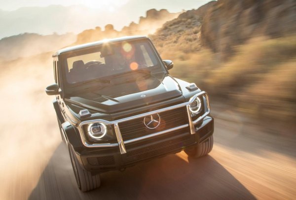 Всъдеходът Mercedes-Benz G-Class е впечатляващ, когато става дума за офроуд и е трудно да се намерят недостатъци. Все пак, има нещо, което може да се подобри и това е появата на версия с 3 врати и по-късно разстояние между две оси. Jeep Wrangler или Toyota Land Cruiser предлагат такъв вариант, така че в Щутгарт може би тябва да се замисля. Като, разбира се, запазат трите заключващи се диференциала на модела.