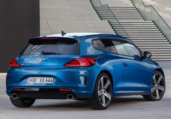 Много фенове съжаляват за изчезване на компактните хечбек-модели с 3 врати. Вярно е, че през последите години те не бяха особено търсени на пазара, но пък носиха страст и естетика, които са важни за един автомобил. Връщайки се към Scirocco, той беше модел само с четири седалки и със сравнително голям багажник. Освен това, предлагаше и забележителна динамика, така че във Volkswagen може да помислят по въпроса.