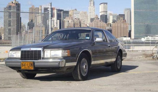 Какво ли общо може да има този огромен американски седан със спортните двигатели на BMW? Ами, това - в седмото поколение се появи опционалният 2,4-литров турбодизелов M21 с мощност 114 коня.