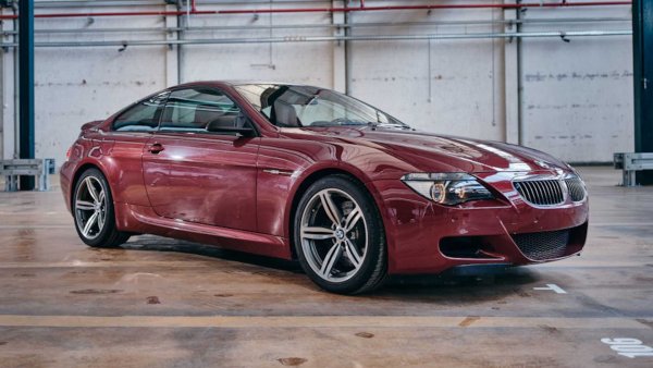 За разлика от прототипите M3 CSL V8 и M5 CSL, това E63 M6 CSL V10 е използвано за тестове на активната аеродинамика на моделите на марката. В допълнение към намаляването на теглото, M6 CSL V10 беше оборудвано с автоматичен заден спойлер и прибиращ се преден спойлер, предназначени да подобрят допълнително производителността на купето. 