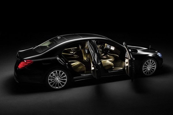Mercedes S-Class дебютира в Хамбург