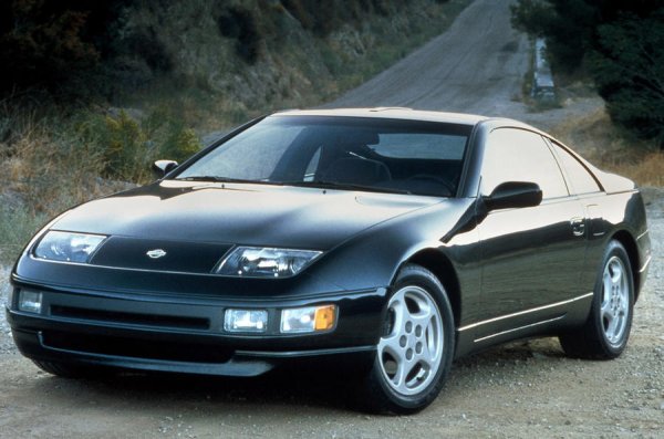 В началото на 90-те Nissan трудно убеждава купувачите, че производителят на Micra може да е съперник на Porsche. 300 ZX не носи много успехи в тази област, а системата му за управление на четирите колела си спечелва противоречиви оценки.