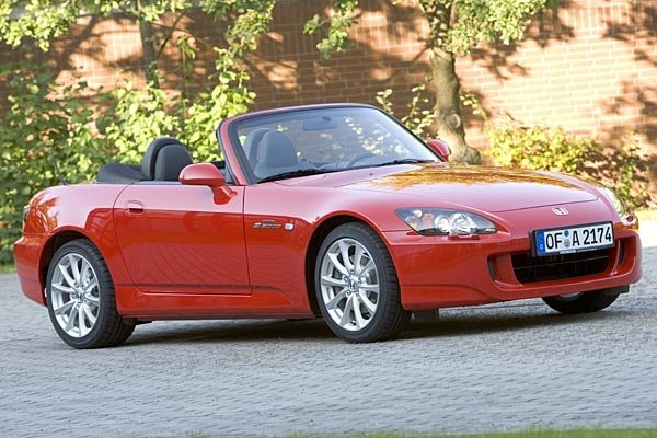 Honda S2000, бензин с 240 к.с. и цена от около 37 000 евро 