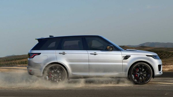Логично, след като излезе ново поколение Range Rover, то ще бъде последвано и от нов Range Rover Sport. Както по-големият си събрат, Sport ще се предлага и с конвенционални, и с хибридни задвижвания. Версията със 7 места отново ще е налична.