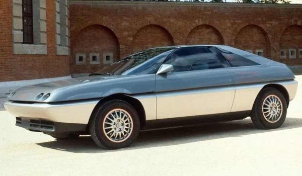 Купето Speciale на Frua не е нито първият, нито последният концептуален автомобил на Audi, разработен в Италия. Шест години след представянето му, Pininfarina се обръща към германската компания с молба да създаде шоу-кар, базиран на наскоро представения Audi Quattro.

Ръководството на Audi откликва ентусиазирано на идеята и изпраща голо шаси на финализираната версия на Quattro в Италия. Именно от нея Серджо Пининфарина и екипът му започват работа по новата каросерия.
