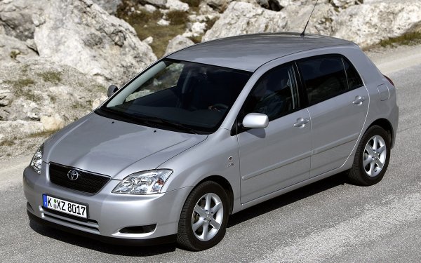 Семейството Corolla неслучайно е най-масовият автомобил на Земята. Като еталон за надеждност се сочи най-вече деветото поколение на модела E120, което изкарва без сериозни проблеми повече от 10 години. Каросерията не ръждясва, а атмосферните двигатели с обем 1,4, 1,6 и 1,8 литра изкарват по няколкостотин хиляди километра. Проблем при по-старите коли е електрическата система.