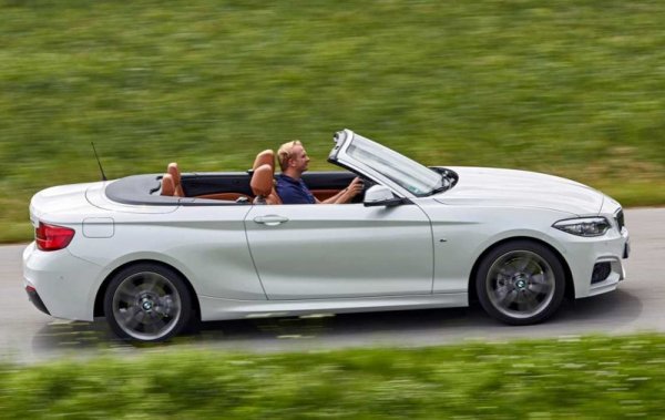 За разлика от най-близките роднини 1-Series и 2-Series Active Tourer кабриолетът се предлага със задвижване на задната ос. Вариантът със свалящ се покрив се появи преди 7 години, като е време да се помисли и за наследник, но такъв вероятно няма да има заради евентуална конкуренция със Z4. Към момента кабриото 2-Series може да се купи в Германия за под 36 000 евро, като тя се задвижва от 3-цириндров двигател със 136 к.с.