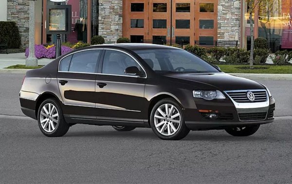 Спрямо 2023: 14% ръст

Passat дълги години държеше втората позиция на българския пазар за употребявани автомобили, но в последните години я отстъпи на по-лъскав конкурент. През тази година обаче растежът при него е по-висок, отколкото при първия и втория в тази класация, а през октомври и ноември това е втората най-продавана кола у нас - 1175 регистрации. Тук сме включили и 109 бройки Passat CC. 
