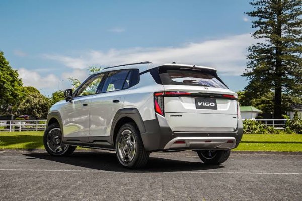 Кросоувър с квадратни линии (донякъде напомнящ на Kia EV3), Dongfeng Vigo води китайските марки по ефективност, с обявен пробег от 9.24 км/kWh. Под каросерията се крие батерия с капацитет 51 kWh и електрически мотор с мощност 163 к.с., осигуряващи пробег до 471 км.