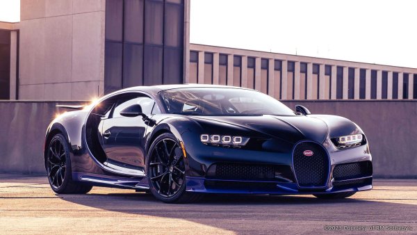 Оценка: 2 700 000- 3 000 000 долара

Това е един от 82-те екземпляра, произведени през 2019 г. Общият тираж на модела е 500 бройки. Цветът на лака се казва „Nocturne”, вътре има кожа и алкантара в „Beluga Black”. Колата е с пробег 14 500 см, като първоначалната цена е 3 058 000 долара.