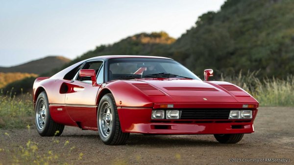 Оценка: 4 000 000-4 500 000 долара

288 GTO дебютира на автомобилното изложение в Женева през 1984 г., като е най-мощният и най-бърз пътен автомобил от Маранело по това време. Той е оборудван с 2,8-литров битурбо V8 двигател с 400 к.с. и 496 Нм. До 1985 г. са произведени 272 бройки, а през 1986 г. е направена още една, която е подарък за Ники Лауда.

Този екземпляр е от САЩ, като има пробег от по-малко от 8000 км. Стандартното оборудване включва червени вложки на седалките, климатик и електрически стъкла. Колата е семейна собственост от 22 години, като притежава цялата документация за произхода си.