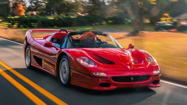 Оценка: 4 750 000-6 000 000 долара

Този F50 е номер 36 от 349 произведени бройки. От доставката си през 1995 г. до 2022 г. колата има само един собственик &ndash; колекционер от Хонконг, който не я е карал много &ndash; пробегът е 1342 км.

Ferrari 50 се произвежда от 1995 до 1997 г., за отбележи 50-ия рожден ден на италианската компания. 4,7-литровият V12 развива 520 к.с. при 8500 об/мин и е изграден на базата на техническото оборудване на двигателя от Формула 1, произведен през 1993 г. от Ferrari. 