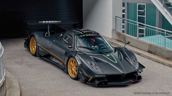 Оценка: 4 800 000- 6 800 000 долара

Това е петият от само десет Pagani Zonda R, произведени между 2009 и 2011 г. През 2014 г. автомобилът е оптимизиран за с пакет &bdquo;R Evolution&rdquo; във фабриката на  Pagani в Италия. Това преобразуване включва модернизиране на 6,0-литровия AMG V12 (от CLK GTR) и на секвенциалната 6-степенна скоростна кутия. Мощността нараства с 30 до 780 к.с. Освен това е поставено на &Ouml;hlins и да взети мерки за подобряване на притискащата сила на огромното задно крило. През април 2022 г. в Pagani в Бевърли Хилс е извършено обслужване на стойност 27 000 долара.

През юли 2010 г. Zonda R грабна рекорда за обиколка на Северна дъга на &bdquo;Нюрбургирнг&ldquo; за автомобили, които нямат разрешение за движение по обществени пътища. Първоначалната цена на този кола е 2,2 млн евро преди данъците.