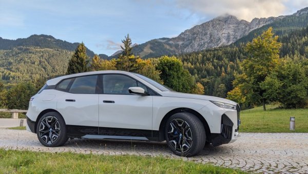 ФИНАЛИСТИ:
BMW iX
Dacia Spring
Hyundai Ioniq 5
Skoda Enyaq
Volkswagen ID.4

ОТПАДНАЛИ: Audi Q4 e-tron, Fiat 500 Electric, Ford Mustang Mach-E, Honda e, Kia EV6, Mercedes EQS, Volvo XC40 Electric
