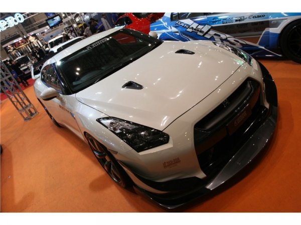 Nissan GT-R R35 Phantom от AMUSE 