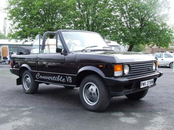 Няма как този списък да не мине без странен модел, като този Range Rover V8 кабрио. Не особено хубава кола, но такава, която определено би привлякла внимание. Особено с Фреди Меркюри, возещ се в нея. По-късно автомобилът е продаден на барабаниста на Queen Роджър Тейлър, който също е прочут фен на колите.
