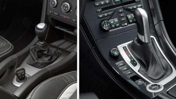 Следващата история за нестандартна позиция на превключвателя за запалване ни отвежда до фабриката на Saab. Този път изобщо няма да става дума за състезания: &bdquo;викингите&ldquo; имали съвсем различни мотиви за смели експерименти.

Подобно на колегите си от Volvo, Saab винаги са защитавали безопасността. Следователно, започвайки с модела с индекс 99, който дебютира през 1968 г., те започват да слагат ключалката за запалване на централния тунел. Според инженерите, такова решение е да се сведе до минимум вероятността от нараняване на коленете на водача по време на челен удар. Скоро ключът между предните седалки се превръща в отличителен белег на марката.
Дори и "прощалният&ldquo; модел на &bdquo;Saab&ldquo; - второто поколение 9-5 седан (2010 - 2012), който се стартира с бутон, е с разположен на централния тунел стартер. Може би единственият модел на марката, лишен от тази традиция, е 9-2X, тъй като по същество е Subaru Impreza.