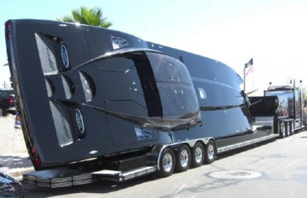 ZR48 MTI - високоскоростна моторна лодка с мощност 1350 к.с. и дизайн, вдъхновен от Corvette