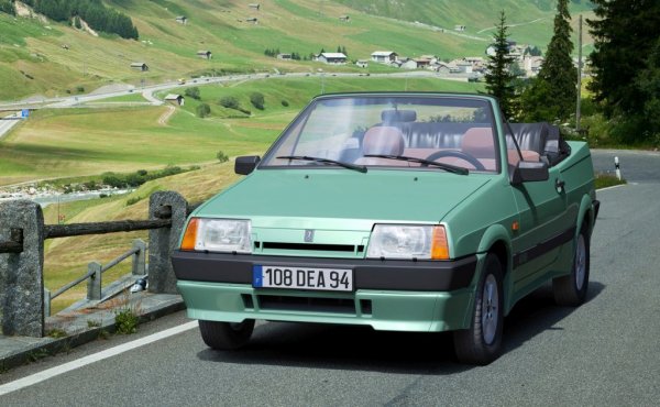 На белгийския джойнт-венчър дължим и един от съвсем малкото кабрио модели в историята на съветската автомобилна промишленост. Правен за кратко на базата на ВАЗ 2108 "Спутник", той се нарича Lada Natasha, и се продава само в Западна Европа. 
