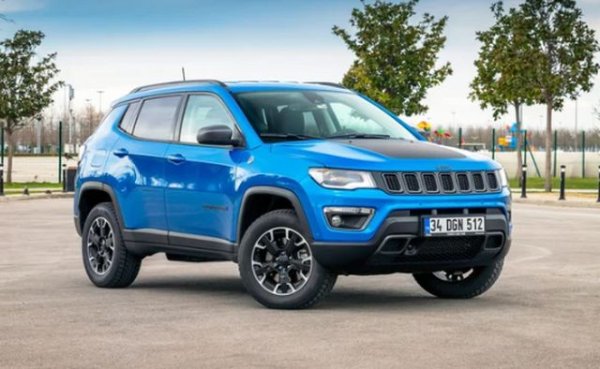Jeep Compass е SUV, чиято цена на дребно е около 27 000 долара. Най-новият модел е зареден с „най-новата налична интуитивна технология“, твърдят Jeep. Compass също така разполага с повече технологии за безопасност и сигурност от по-ранните версии на този модел.