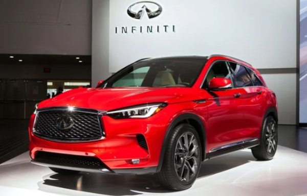 Infiniti QX50 е луксозен SUV, чиято цена започва от около 40 000 долара. Производителят рекламира неговите „изваяни пропорции, извиващи се линии и широка, динамична стойка“.
