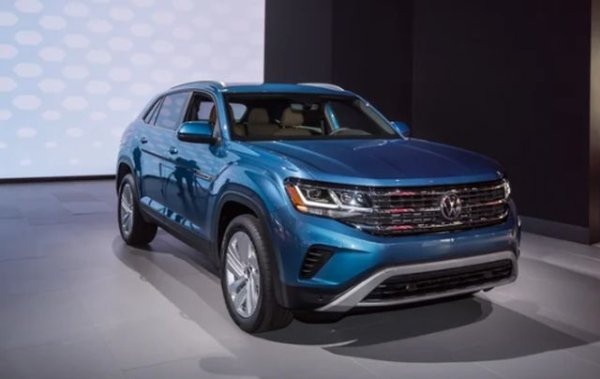 Цените на Volkswagen Atlas Cross Sport започва от около 34 000 долара. Кросоувъри се предлага се с технология за подпомагане на водача IQ.DRIVE, която има за цел да направи автомобила по-безопасен.