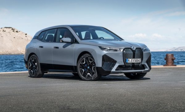 През 2021 BMW Group е доставила 2,521,514 леки автомобила, и 194,261 мотоциклета. От автомобилите 2.213 млн. са с марката BMW, 302,138 са MINI, и 5,586 - Rolls-Royce. Делът на електрифицираните модели (плъг-ин хибриди и чисти електромобили) от общите продажби е вече 13%. 
