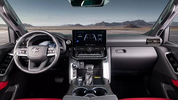 Спестяването откъм цена в сравнение с топ-версията GR Sport с бензинов 3,4-литров турбо двигател и 10-степенна автоматична трансмисия са почти двойни. Факт е, че "евтините варианти" (ако 65 000 долара може да се нарече евтино) се предлагат основно в страните от Персийския залив, докато в други райони клиенти плащат повече.