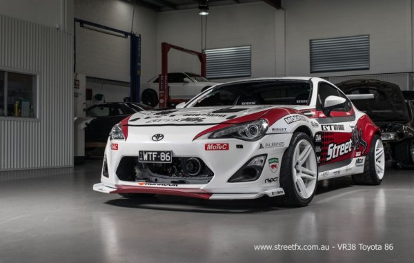 Toyota GT86 с двигател от Nissan GT-R