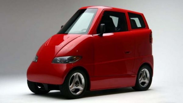 Резултатът от дейността на американската компания Commuter Cars попадна в Книгата на рекордите с най-тясната кола в света. Въпреки че широчината й е само 99 см, а дължината - 257, в нея се побират шофьор и пътник. Задвижването е поверено на два електрически мотора, по един за всяко колела.