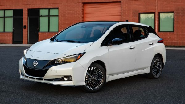 Nissan Leaf стана жертва на остарялата технологии, която е причина за ниския пробег и бавната скорост на зареждане. За 5 години електрическият автомобил губи 18 000 долара от цената си като нов. А това може да бъде използвано от тези, които търсят електрическо превозно средство за кратки пътувания. 