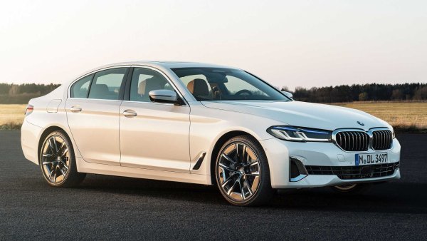 Съвременните BMW-та могат да бъдат скъпо предложение за собственост. Вероятно затова Серия 5 - едва скъпа кола, когато е нова, се обезценява толкова много – 47 457 долара за 5 години. Всяко поколение получава повече технологии, което означава повече неща за поддръжка. Ето защо популярният седан в среден размер на BMW е толкова високо в този списък.