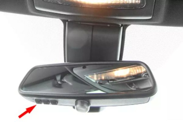 На вътрешното огледало на някои автомобили - обикновено от премиум-марки, може да бъде инсталиран друг бутон. Предназначен е за управление на системата за отваряне и затваряне на гаражни врати. Всъщност, той е един вид дистанционно управление. Ако входът към двора е блокиран от бариера, тогава бутонът може да бъде конфигуриран да го отвори. 

Допълнително удобство е бъде наличието на няколко бутона. Съвременните автомобили обаче вече нямат такива бутони - вратата все по-често се отваря с помощта на смартфон. 