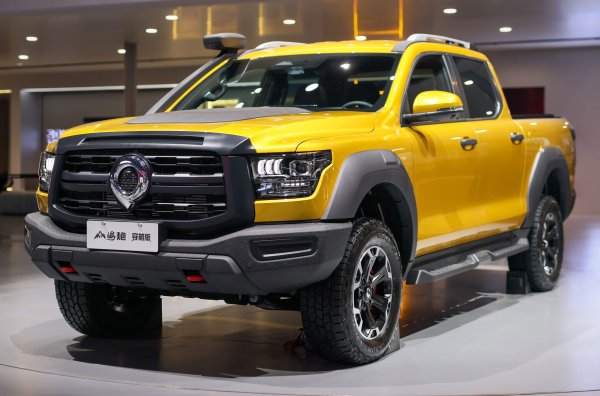 Флагманският пикап на китайската компания има офроуд модификация с дизелов двигател. Той е оборудван с A/T гуми с диаметър 18 инча, черен небоядисан бодикит, шнорхел, електрически прагове, радиаторна решетка без хром и теглич. Освен това пикапък има амортисьори K-MAN, по-силни спирачки, увеличен клиренс с 12 милиметра (до 239) и увеличени ъгли на заход и отход (съответно до 29 и 23 градуса). В интериора са добавени дръжка пред пътника до шофьора и ярки жълти акценти.
