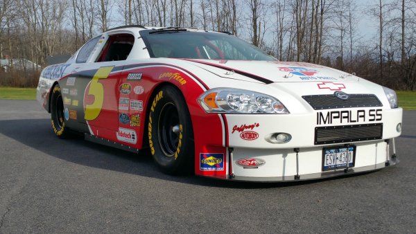 Ежедневен NASCAR автомобил. Базиран е Chevrolet Impala SS от 2009 година 