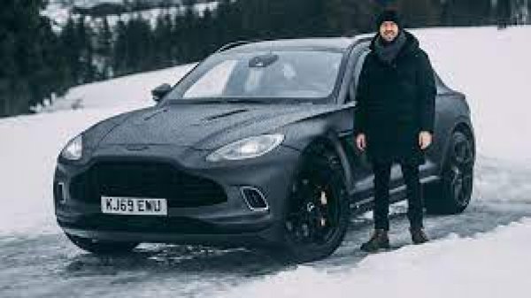 Четирикратният световен шампион напусна Ferrari през 2020 година, за да се присъедини към Aston Martin. През кариерата си той събра сериозна колекция от модели на италианската марка, в която попаднаха LaFerrari, Enzo и F50 от специална серия. Германецът реши да продаде автомобилите, като си остава само Enzo, което обаче държи в гаража си. А причината е, че Фетел има нов фаворит &ndash; Aston Martin DBX, който е първият SUV на британската марка.