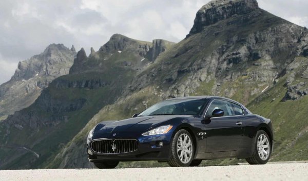 Това купе се превръща в икона на XXI век. Проектът на Pininfarina е химн на чувствеността със своя нисък скосен капак, издължени "впити" фарове и агресивни странични линии на каросерията. GranTurismo доказва по категоричен начин, че модерните автомобили могат да бъдат истински произведения на изкуството. Наточената версия MC Stradale с карбонови детайли и специфичен дизайн на ауспуховите накрайници и до днес се приема за абсолютен еталон в автомобилния дизайн.
