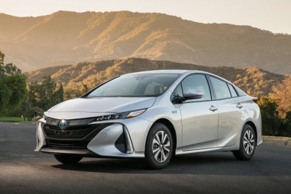 Това е един от рекордьорите в списъка, тъй като попада в него за 19-та поредна година. А причина е, че именно Prius продължава да задава стандартите за икономичен транспорт. 