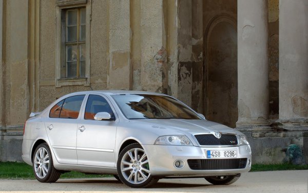 Цена: 6500 евро

Пробег: 169 000

Skoda Octavia vRS е един от най-добрите автомобили, правени някога. Той е бърз, практичен и надежден. Предлага се с бензинови и дизеловни двигатели, като в случая посочваче първият. Той е взаимстван от VW Golf R и развива 200 к.с. Общо-взето &ndash; отлична кола, която си заслужава.