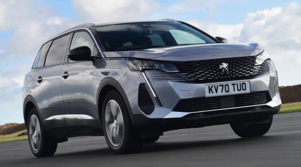 Най-подходящият за семейството модел на Peugeot е и един от най-добрите. По същество това е разтегната версия на 3008, която може да се похвали с подобен отличителен стил, а интериорът съчетава най-високо качество с най-новите технологии. Има и много удобни места за съхранение, докато третият ред е идеален за деца и подходящ за възрастни при кратки пътувания. 

В движение комбинацията на Peugeot от прецизно управление и приличен комфорт на возене го прави добър за шофиране, докато в зимни условия интелигентната система Grip Control е добър заместител на задвижването на четирите колела. За съжаление, 5008 не се предлага с ефективните plug-in хибридни двигатели на по-малкия си събрат. 