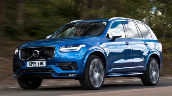 Трудно е да се повярва, че красивото Volvo XC90 вече е на повече от седем години. Въпреки това, то продължава да е много желано, като вътре наистина има достатъчно място за седем възрастни вътре. Този SUV изглежда някак по-висок, като това го отличава от съперници като Audi Q7 и Range Rover Sport.

Освен това, XC90 е и един от най-безопасните автомобили на света. Също така наскоро plug-in моделът получи по-голяма батерия за версията T8 &ndash; 18.8 кВт/ч, като тя увеличи пробег само на електричество до близо 70 км.