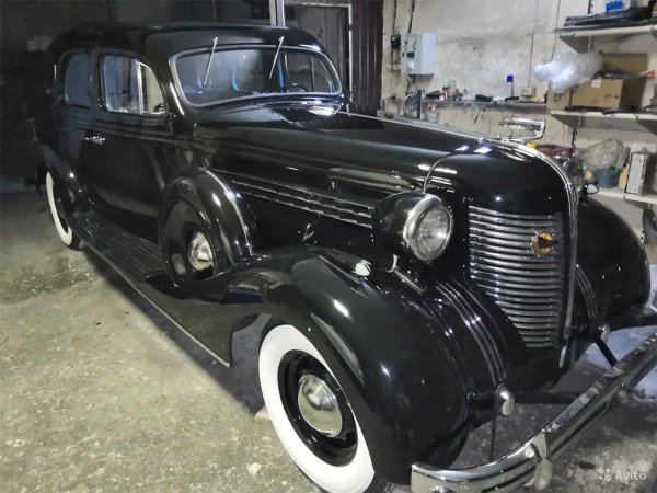 Интересни автомобили се намират и в Русия. Например, първата съветска лимузина -  ЗИС-101, се продава в Новосибирск за 75 млн. рубли (около 87 000 евро). Производството на легендарния автомобил започва през 1936 г., като първите екземпляри са инспектирани лично от Йосиф Сталин. Първоначално машината е била предназначена за държавния елит, но постепенно стига до съветски чиновници, служители в посолства, спортисти, културни деятели и учени.