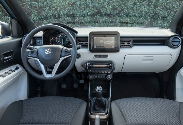 Плюсове - просторен за градска кола, пъргав в завоите, повечето модели са добре оборудвани, надеждност от високо ниво.

Минуси - слаба система със сензорен екран, неособено впечатляващо усещане при шофиране.
