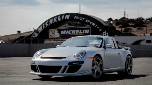 Това е интерпретация на Porsche 911 Targa. С подвижен покрив, сваля се ръчно, клиентите трябва да плащат 330 000 евро през 2013 година, което дава представа за екслузивността на този кабриолет. RT Roadster се предлага с две версии на 6-цилиндровия 3,8-литров боксерен двигател - с мощност 400 и 650 коня. За най-взискателните клиенти е налична към версията RT12 със 700 к.с.